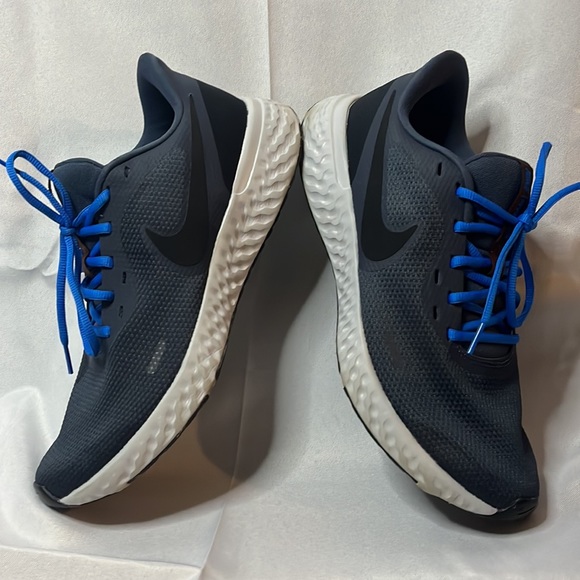 Nike Revolution Mens Running Shoes, Size 11, Excellent Condition!! Great Look!! - Picture 4 of 6